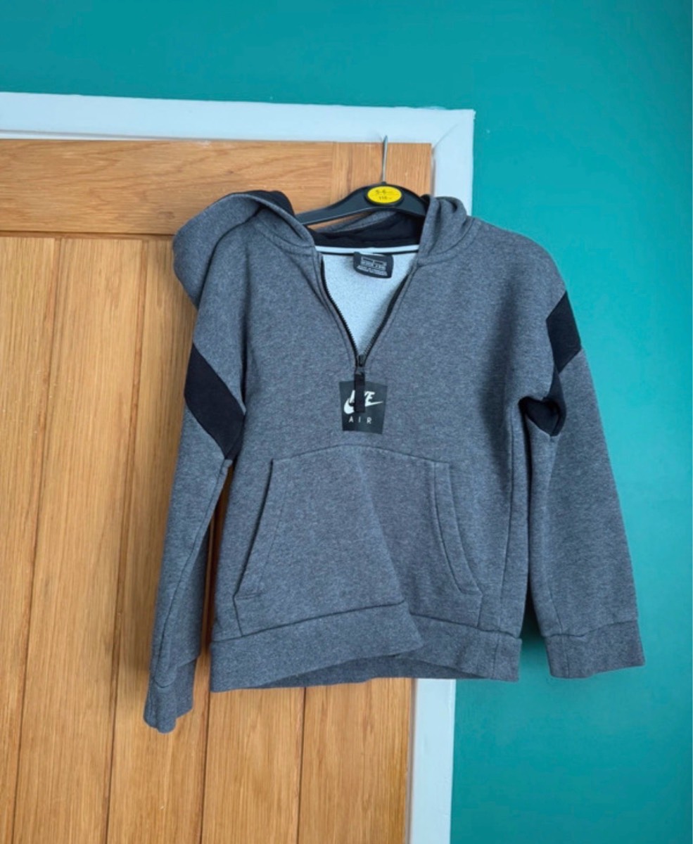 Nike air hoody size 8-10 years
