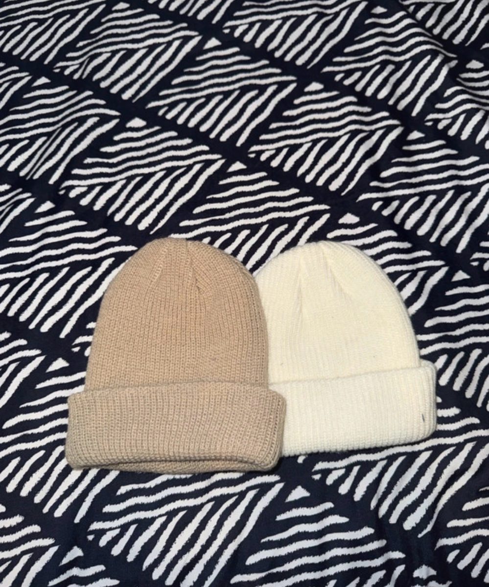 2 x beanie hat 5-8 years