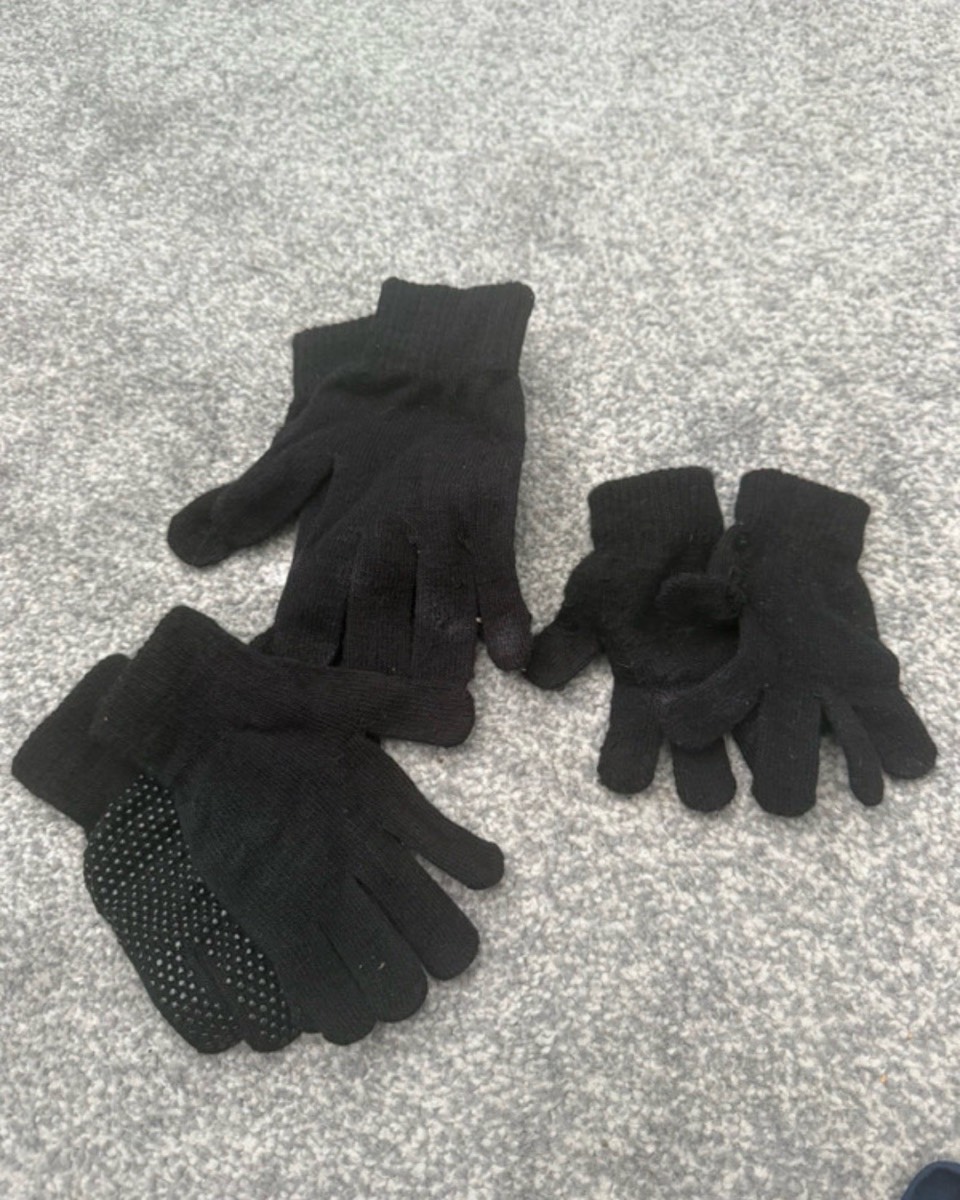 3 x black gloves