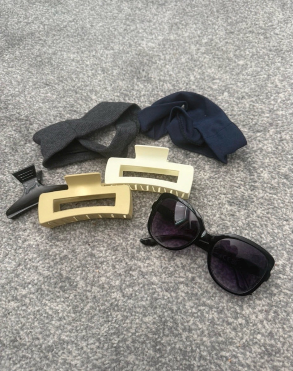 Miscellaneous glasses and hair clips