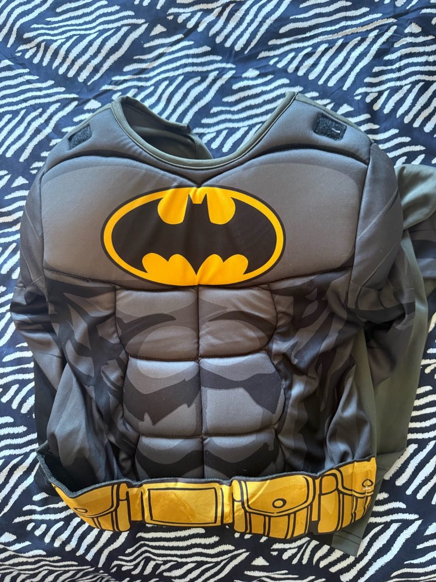 Batman costume size 9-10 years