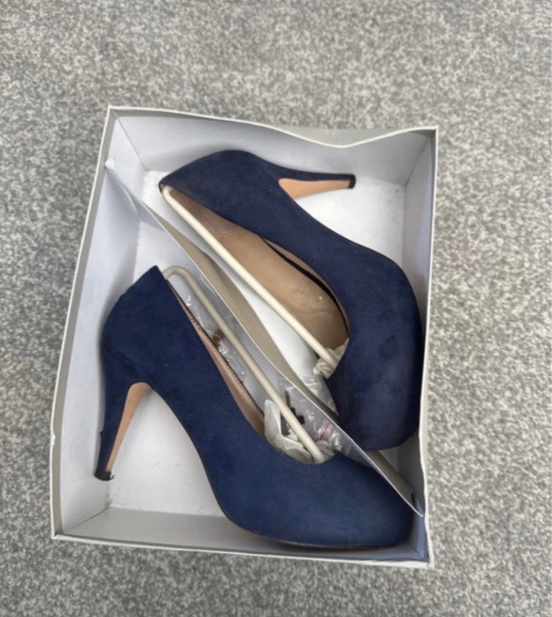 Carvela size 5 navy court shoes