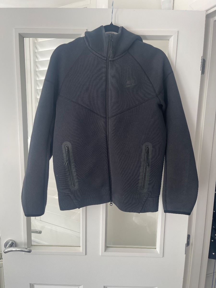 Nike Tech fleece size small youth