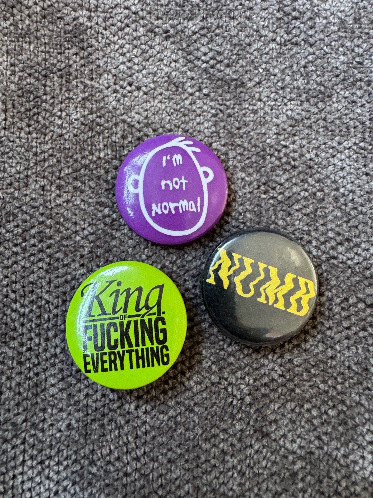3x Novelty Badges