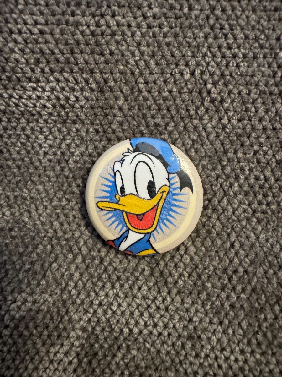 Donald Duck Pin Badge