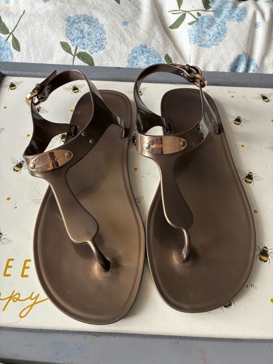 Bronze toe post Michael kors sandals