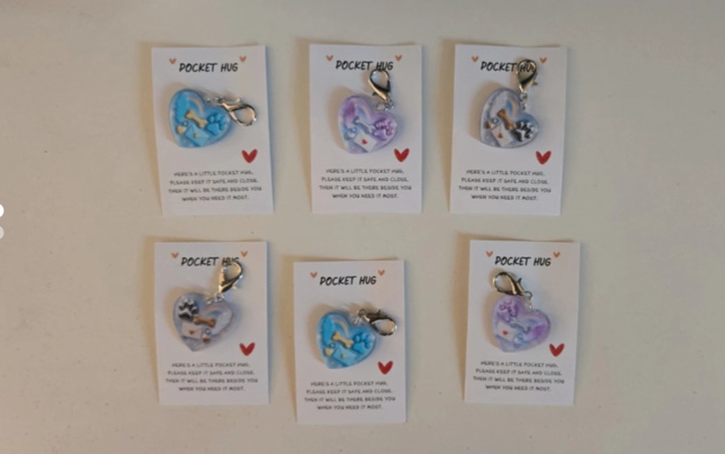 Pet pocket hug card and keyring