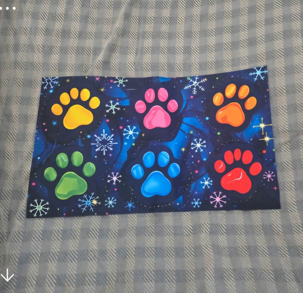 Medium non slip pet food mat