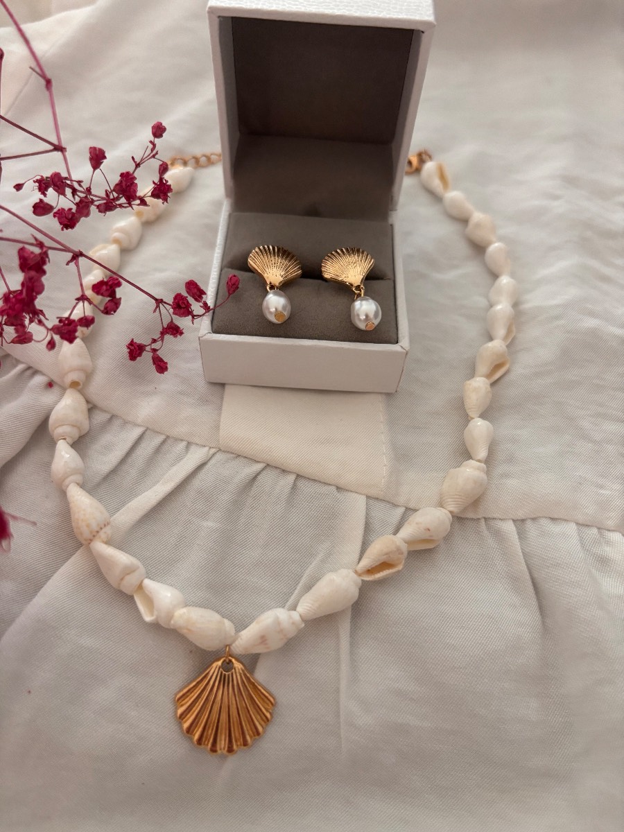 Gold Shell Necklace & Earrings Set