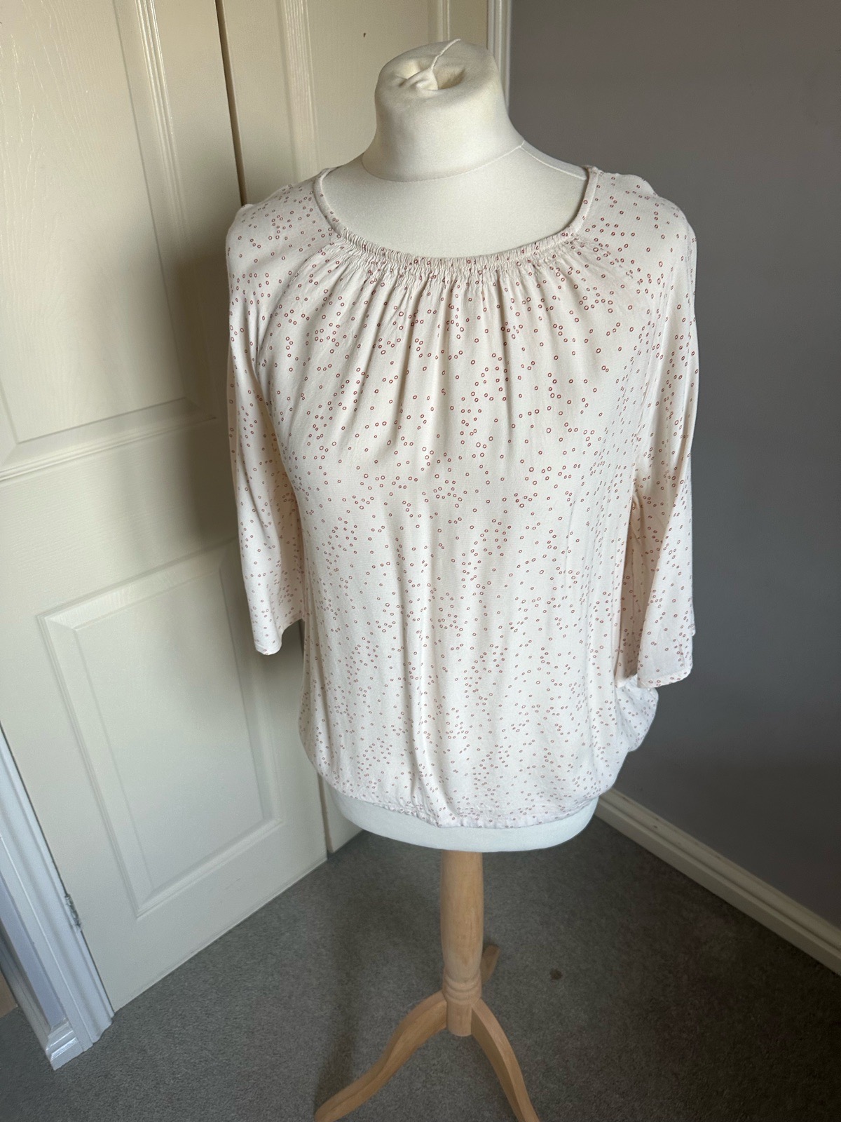 Fat Face UK 12 Cream Print 3/4 Sleeve Viscose Top