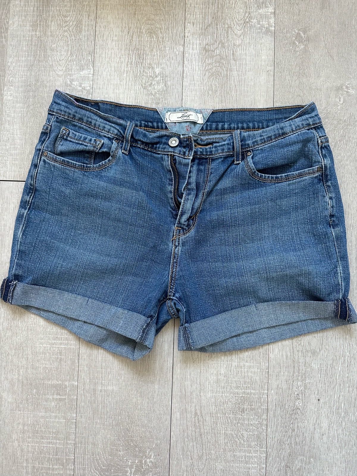 Levi’s Mid-Wash Denim Shorts - Size UK 16 (US 12)