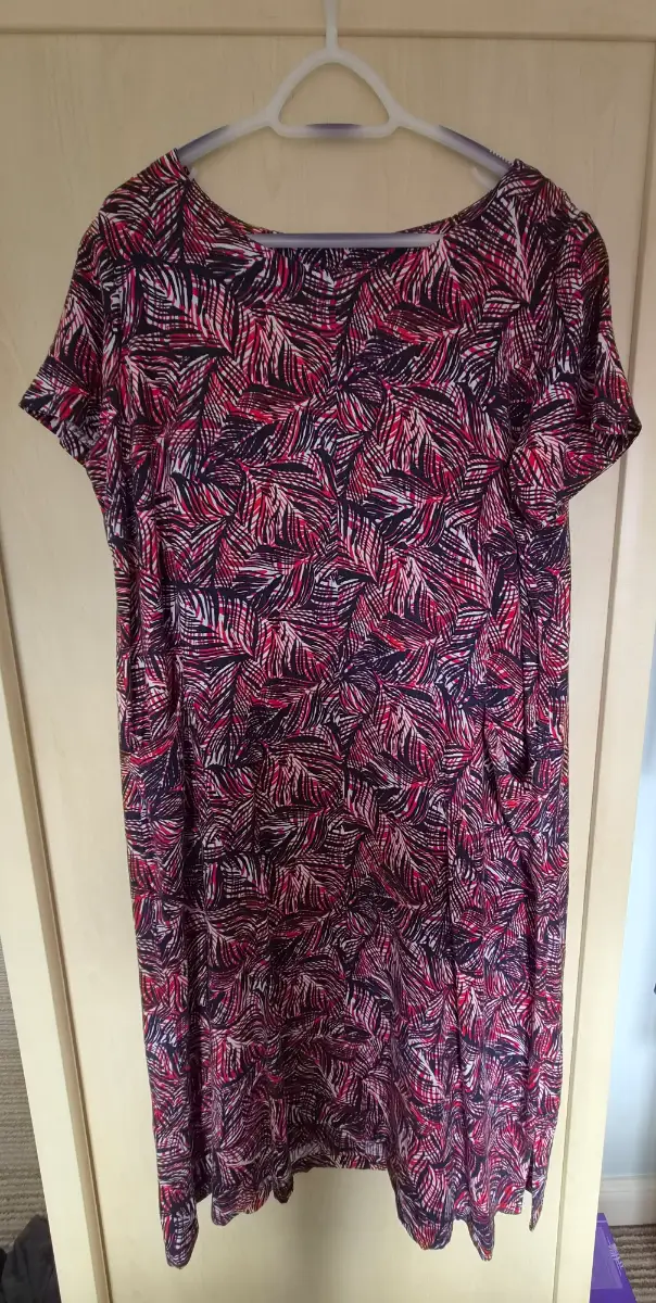 Lily & Me Women's Loose Flowing Midi Dress Size 16-18.  2 Patch Pockets On Front