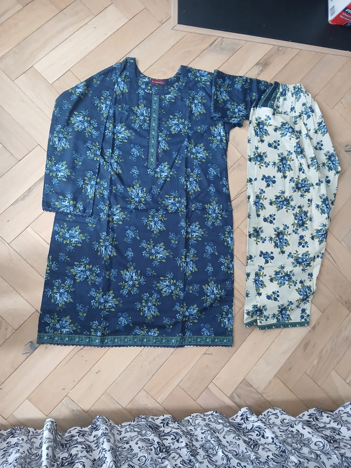 Bin saeed lawn suit size xl