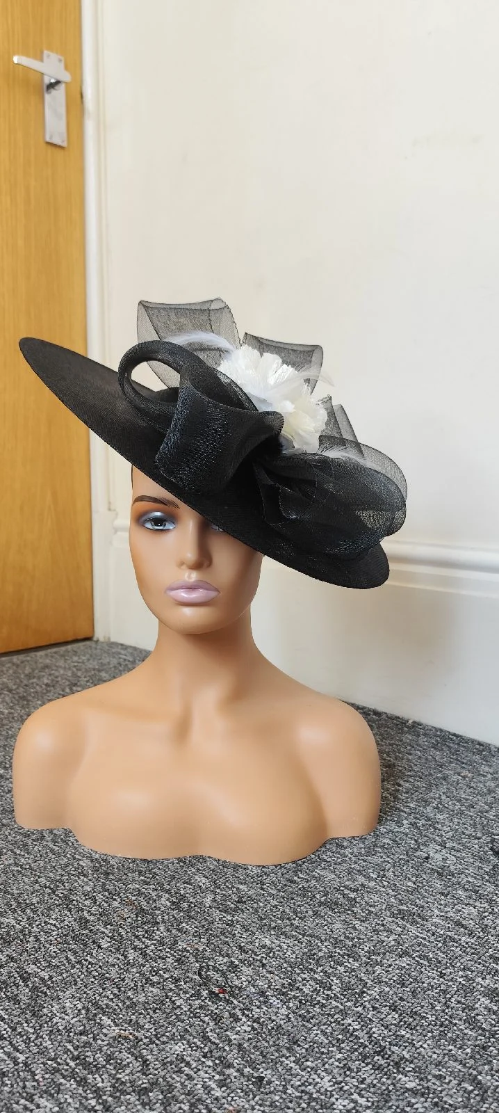 Black fascinator hat perfect for special occasions wedding ascot races parties women.