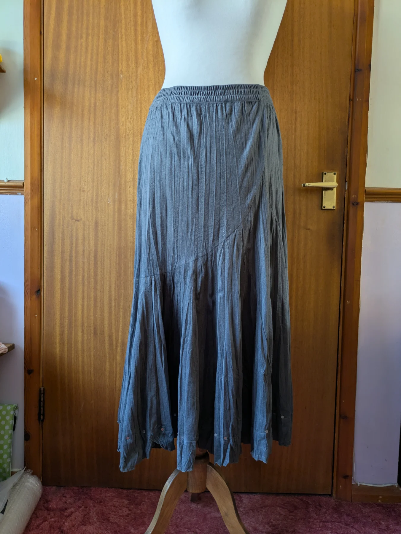 Casual Comfort Dark Grey Suedette Midi Skirt Size 16 Boho Tiered Elasticated Waist Festival Style