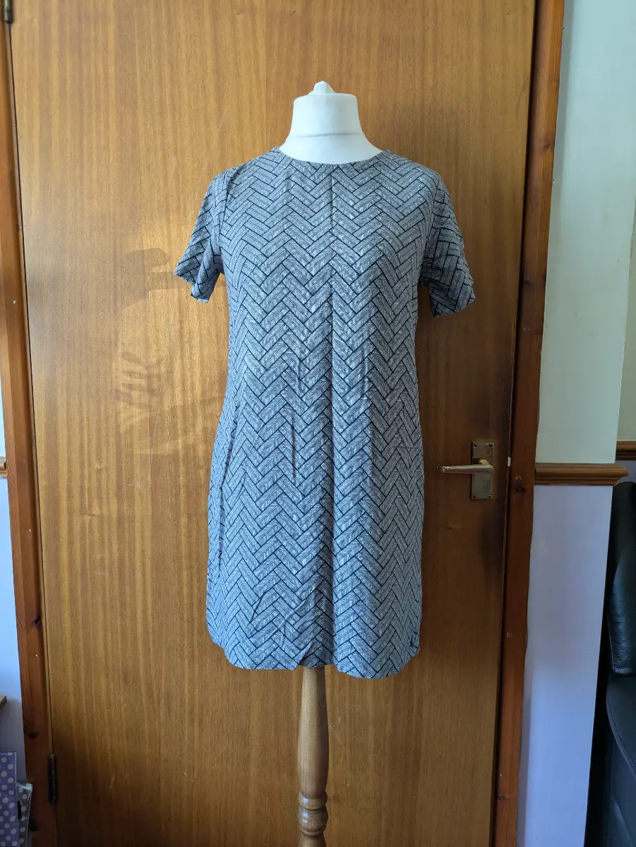 H&M Grey Monochrome Herringbone Shift Dress Size 10 (EUR 38) Short Sleeve Tunic