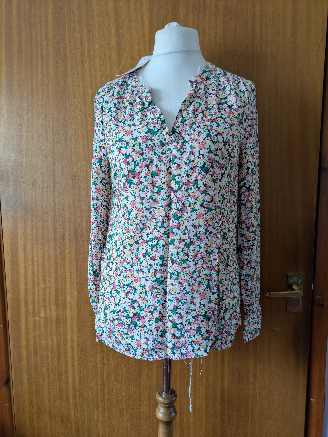 F&F Ditsy Floral Print Blouse Size 10 V-Neck Long Sleeve Viscose Top