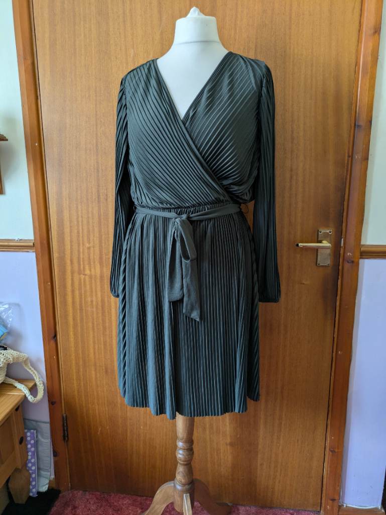 H&M Khaki Green Pleated Wrap Dress S Long Sleeve Plisse Faux Wrap Belted Midi