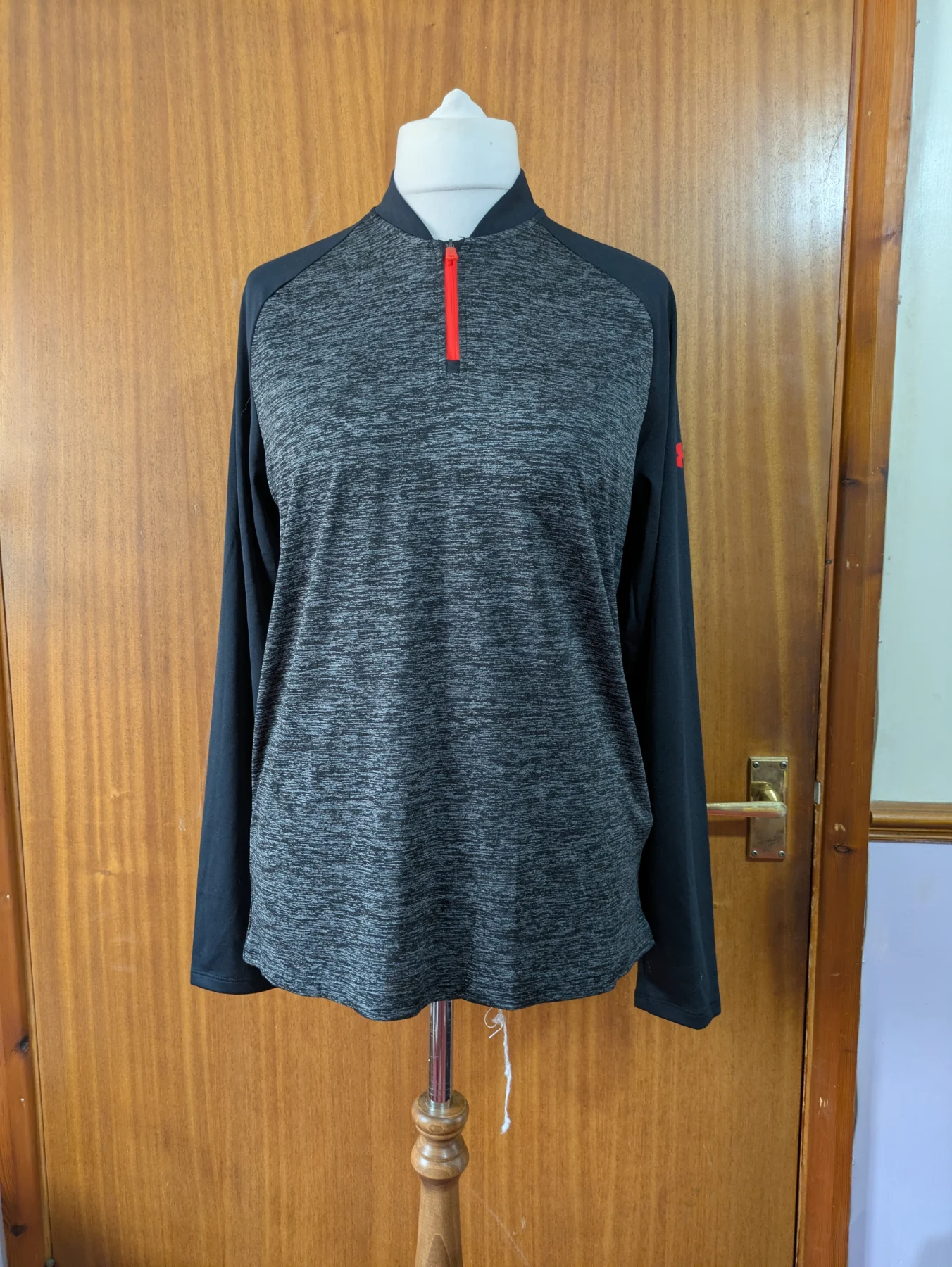 Under Armour Men's Quarter Zip Long Sleeve Top Size M Lose Fit Sports Gym Activewear