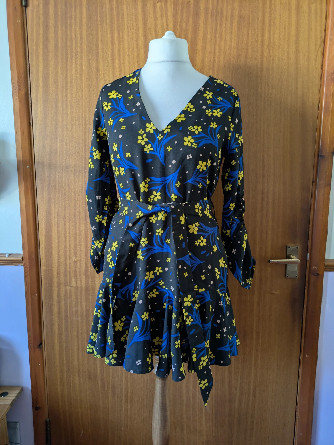 Lola Skye Black Floral Print Dress UK 10 Tie Waist V Neck Long Sleeve Skater