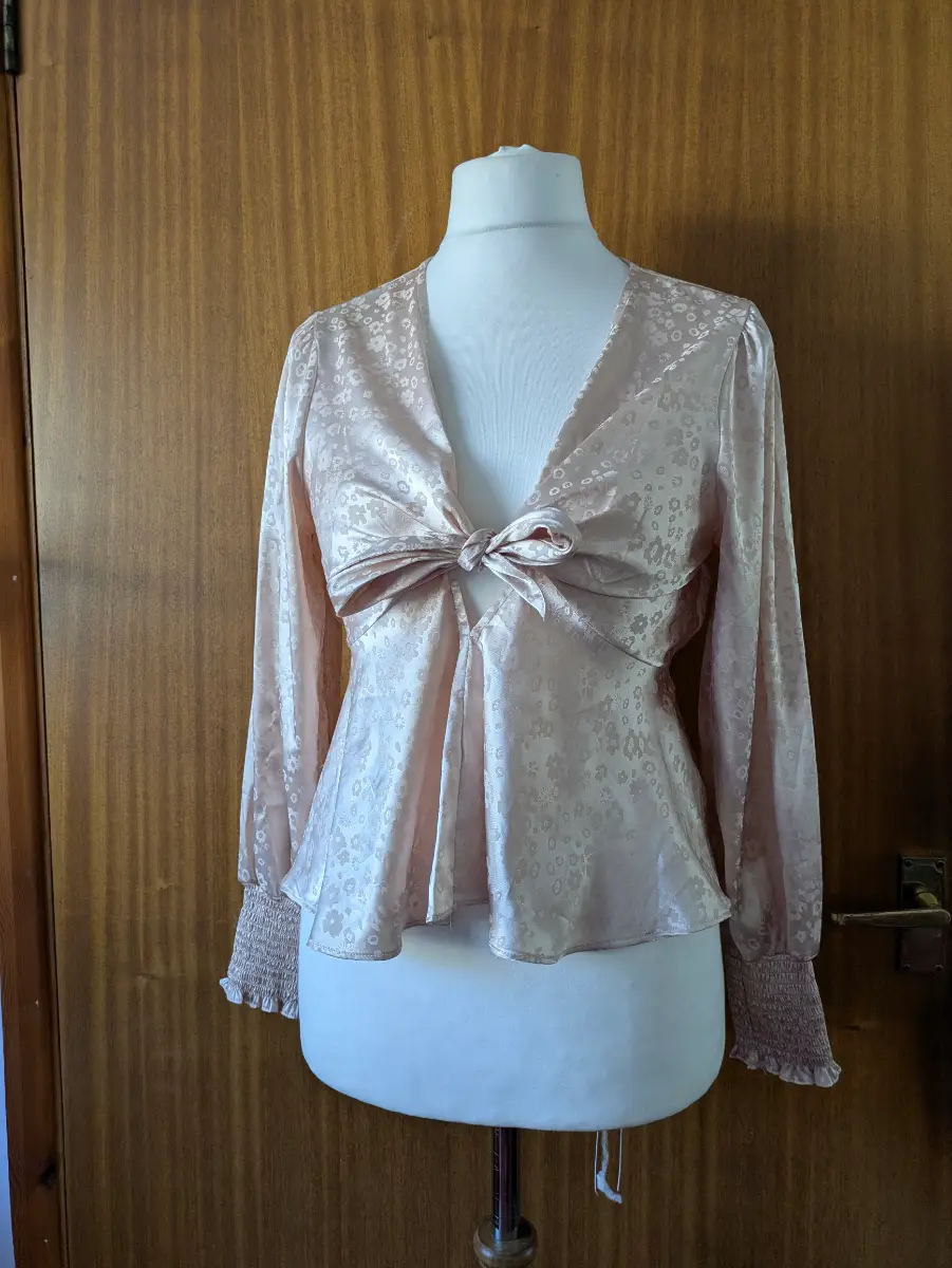 River Island Blush Pink/Rose Satin Floral Jacquard Blouse Tie Front Plunge Peplum UK 10