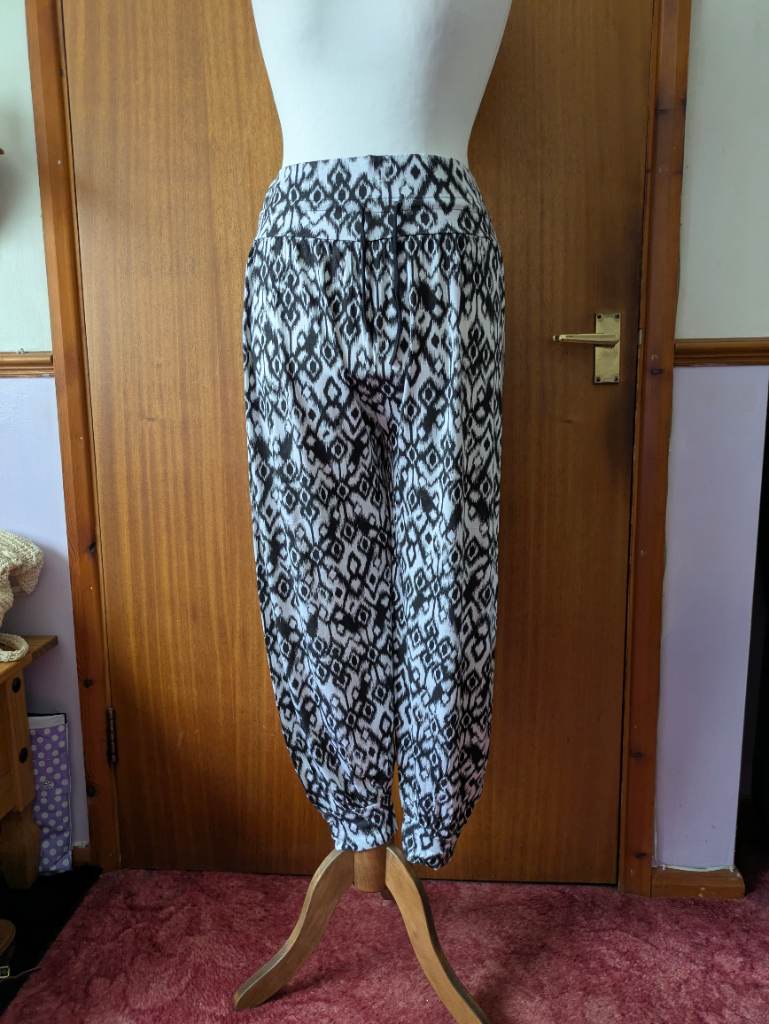 Vintage 90s Ladies White Black Geometric Print Harem Hippy Casual Summer Trousers Size L-XL