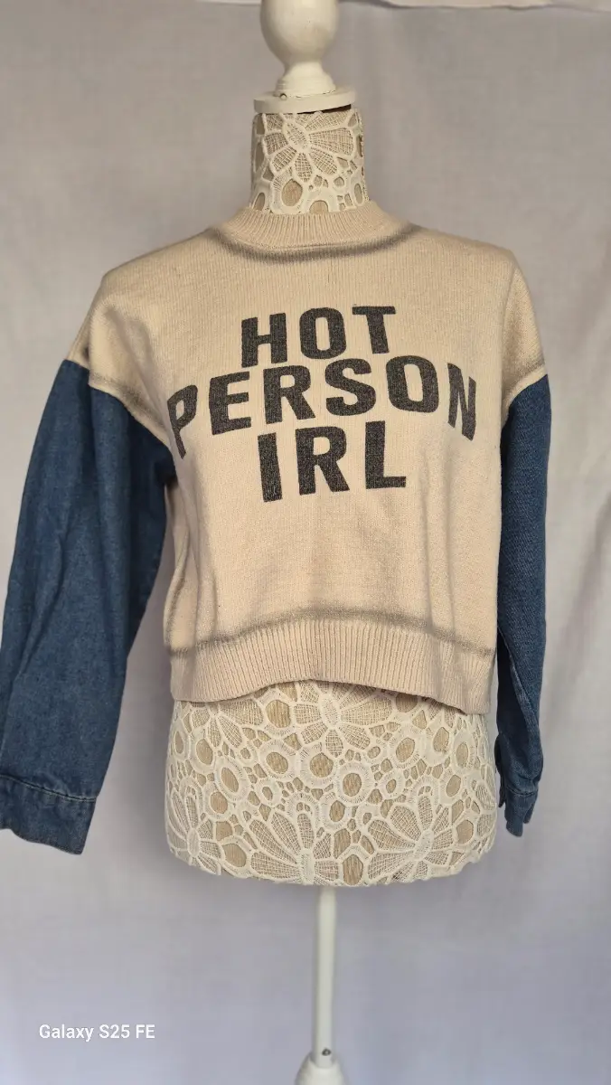 Adorable Knit Jumper Slogan Hot Person IRL Denim Sleeve Cropped Beige UK 12 Medium