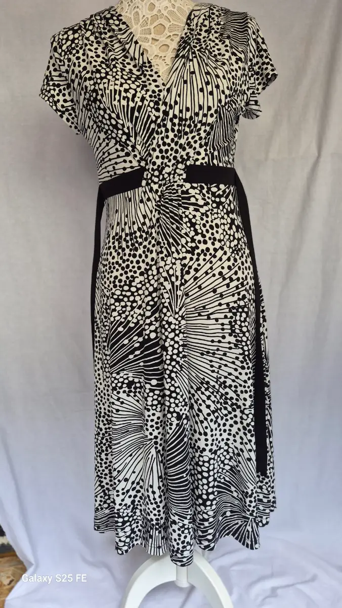 Wallis Dress Size 10 Black Cream Geometric Dot Print Short Sleeve V-Neck Stretch