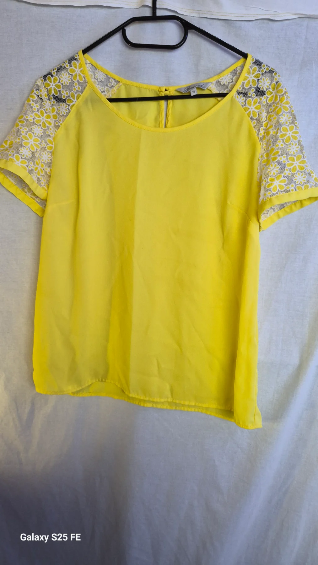 PEACOCKS Yellow Floral Lace Sleeve Top Blouse Size 12 Short Sleeve Keyhole Back