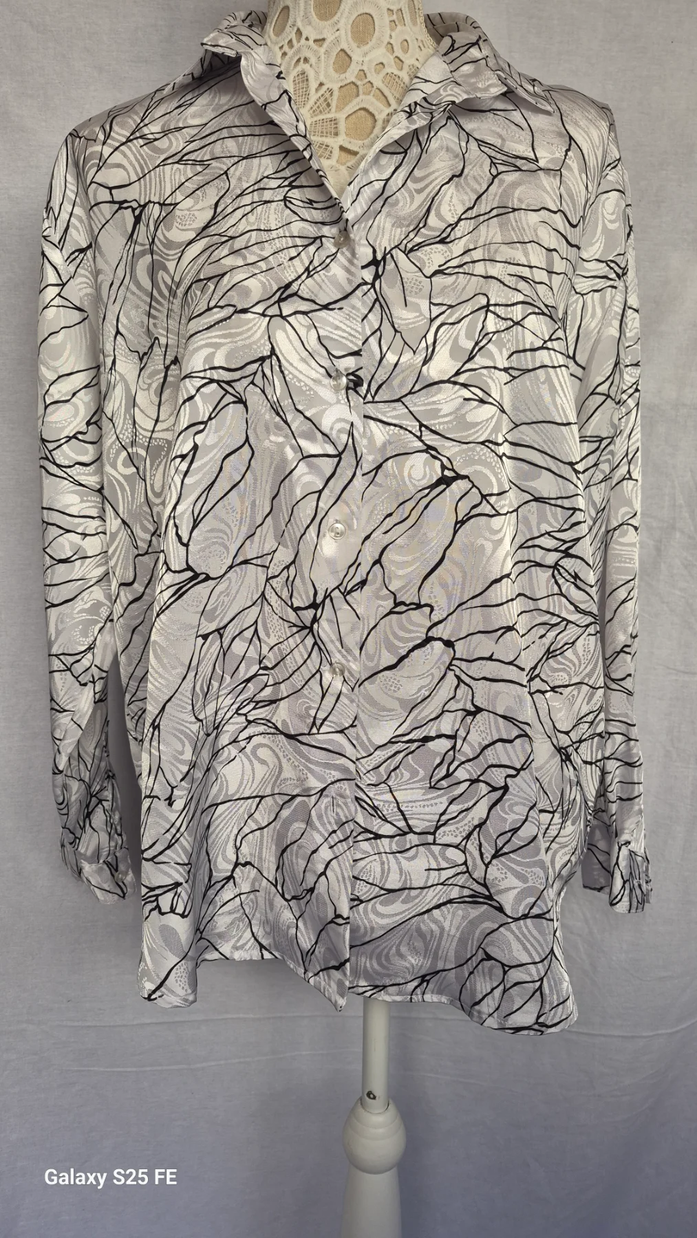 Vintage Monique Collection Silver Grey Black Line Art Abstract Satin Blouse Top 10