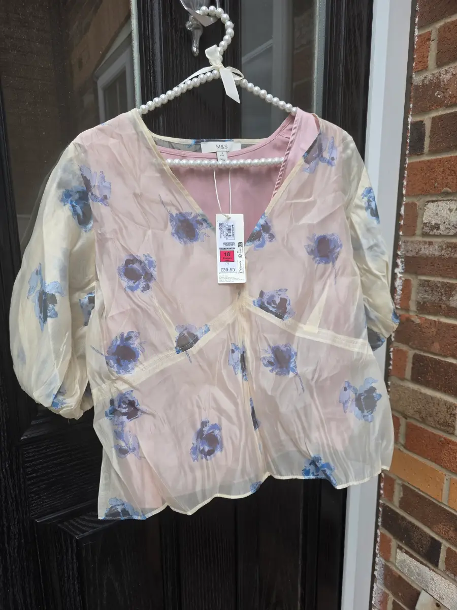 Beautiful and BNWT Marks & Spencer blouse