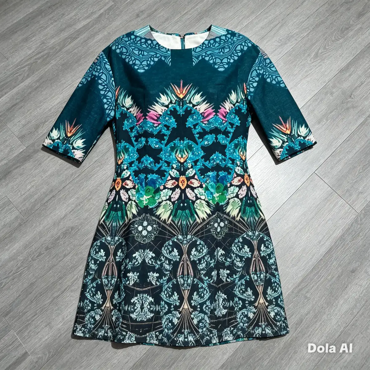 Sister Jane Bold Symmetrical Print Mini Dress – Size 8