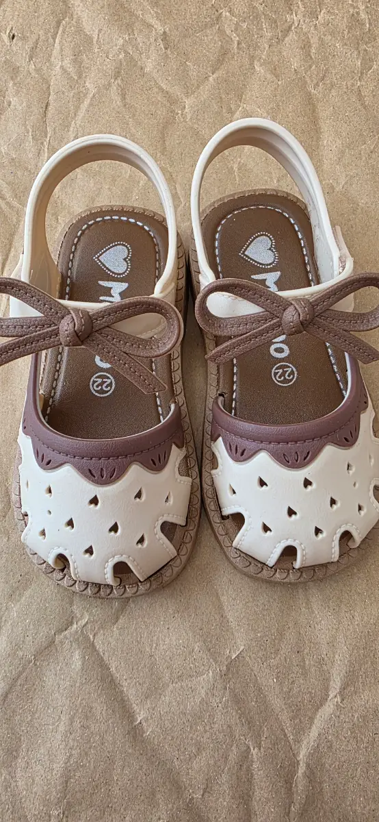 Grils summer sandals size 22/5