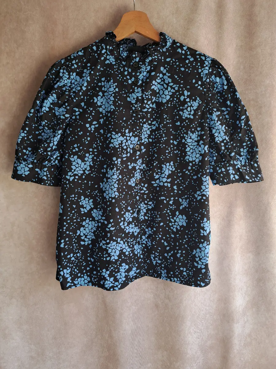Who What Wear. Pebble print Blouse. Size M.