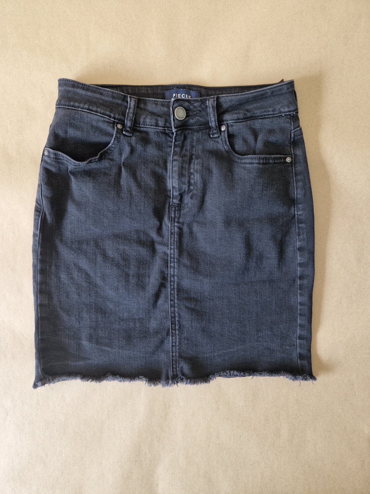Pieces. Frayed hem denim mini skirt. Size 8.