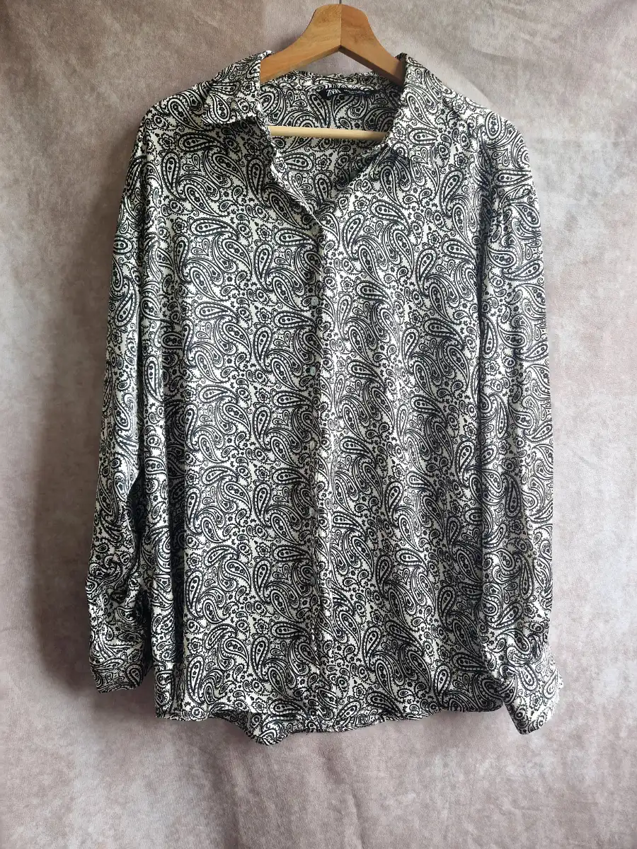 Zara. B&W paisley print satin shirt. Size Xl.