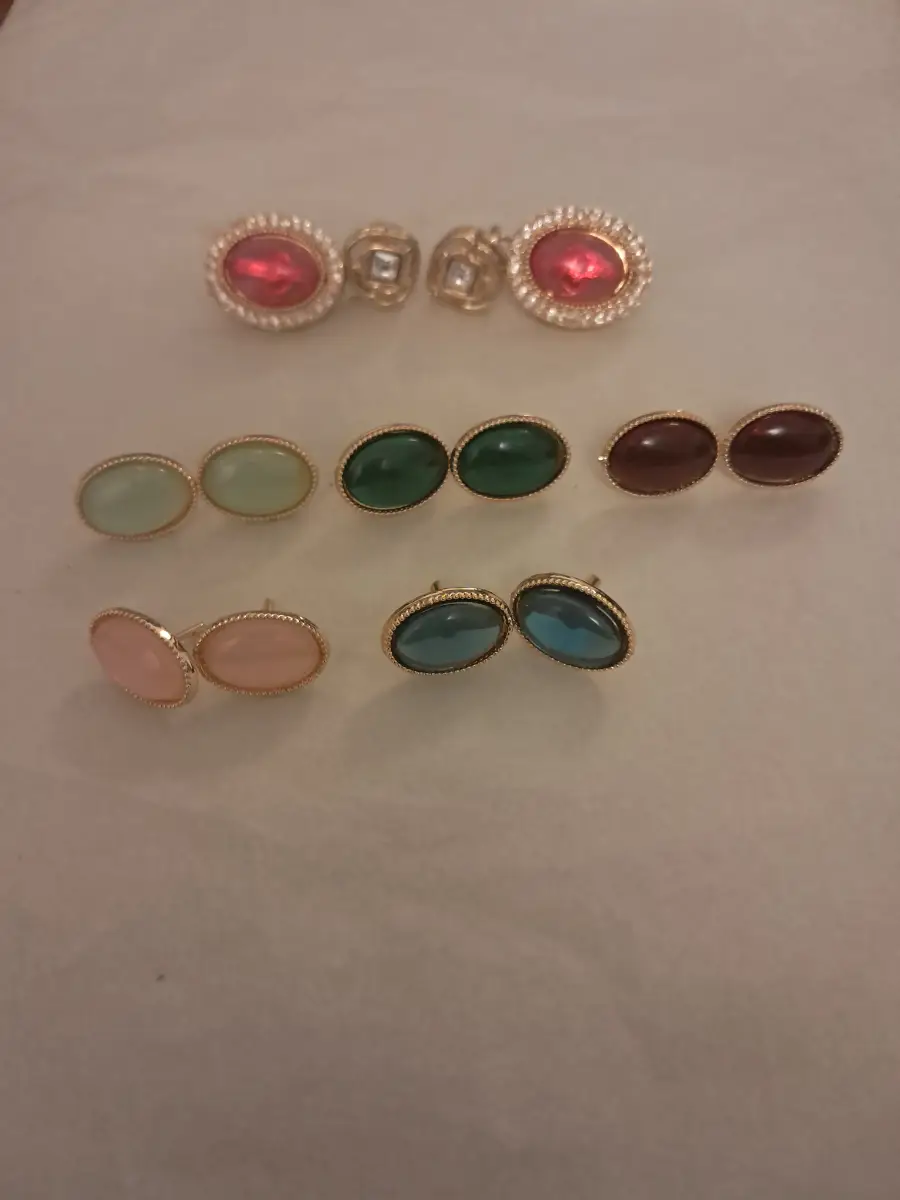 Collection of Gold-Tone Gemstone Stud Earrings 6 in 1