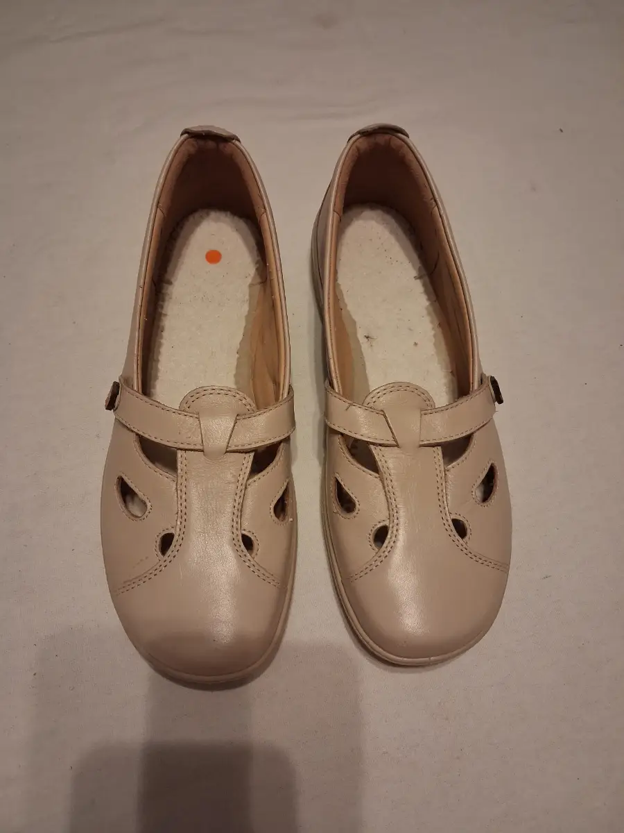 Beige Comfort Walking Shoes – Size 7