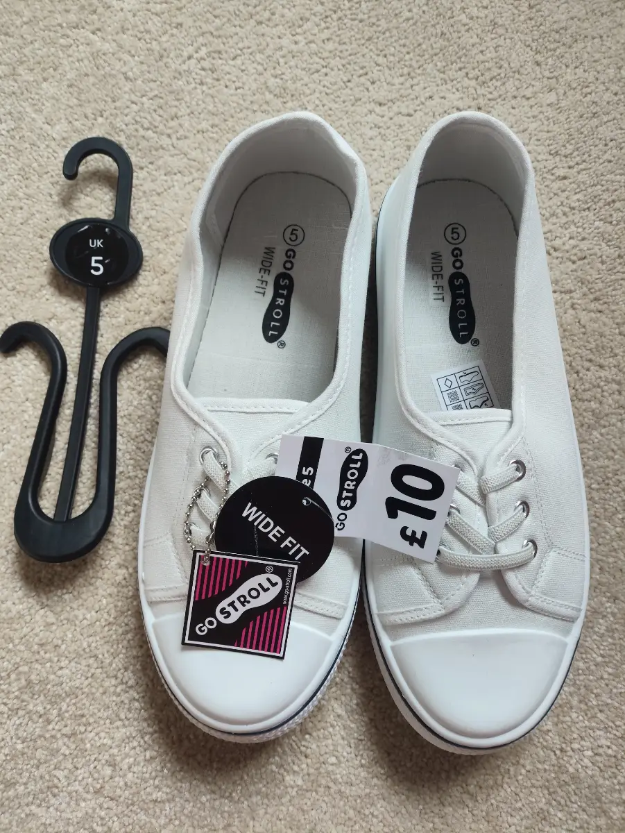 Go Stroll wide fit white canvass low profile trainers size 5