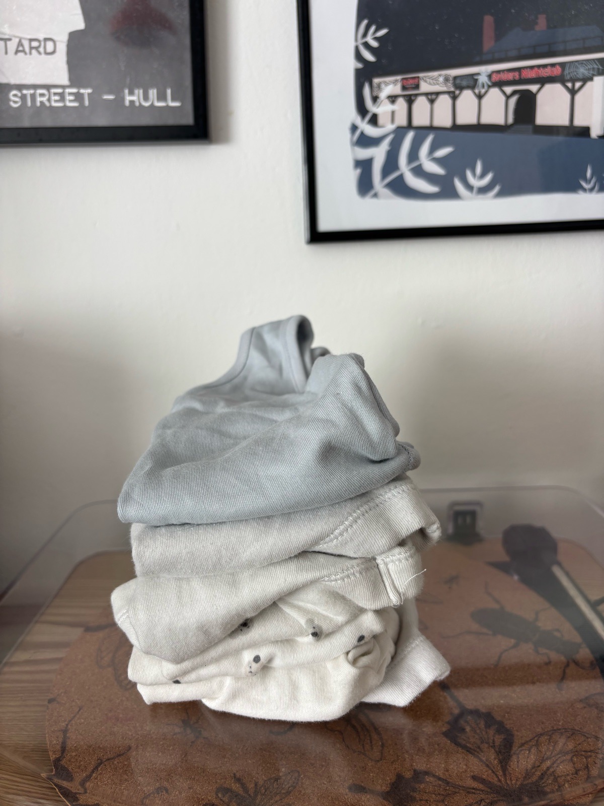 bundle of 7 baby vests/bodysuits in size 0-3 months