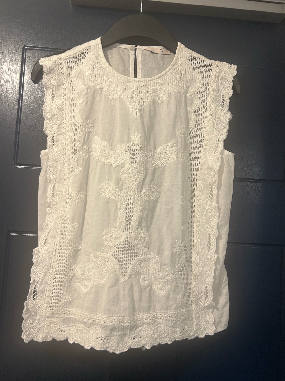 TU White Lace Embroidered Sleeveless Shell Top Size 6