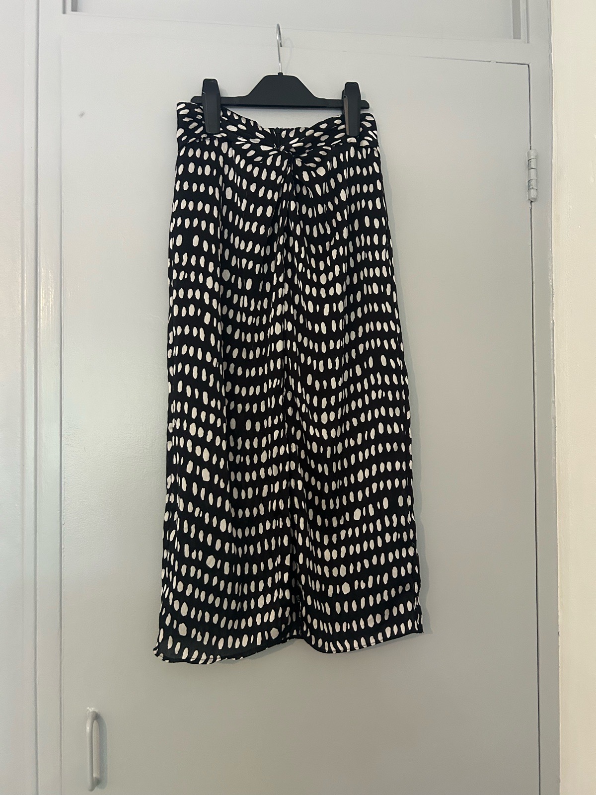 MNG Black & White Midi Front Split Chiffon Summer Skirt Size XS