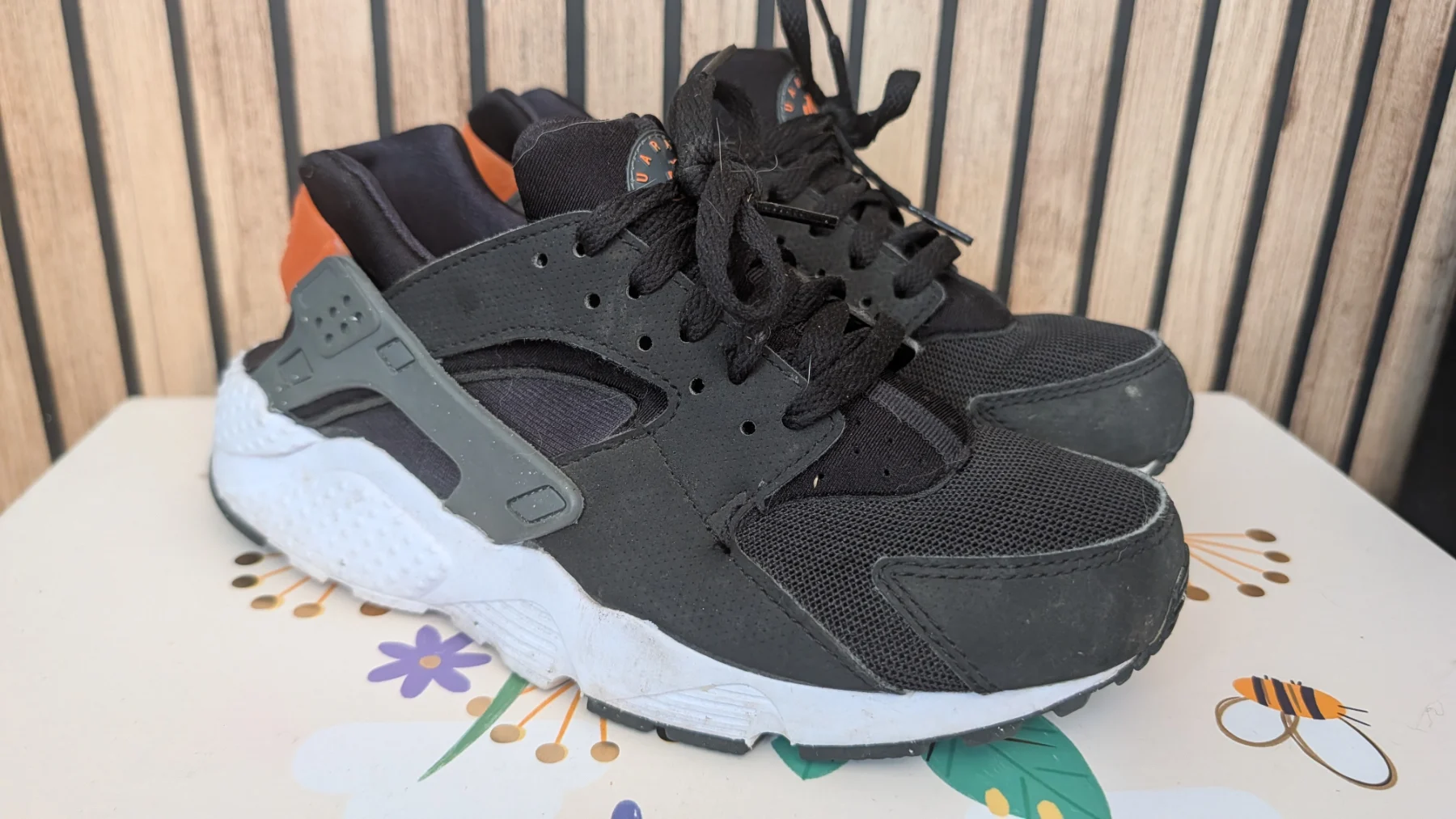 Nike huarache uk size 5 youth black and orange  very good condition