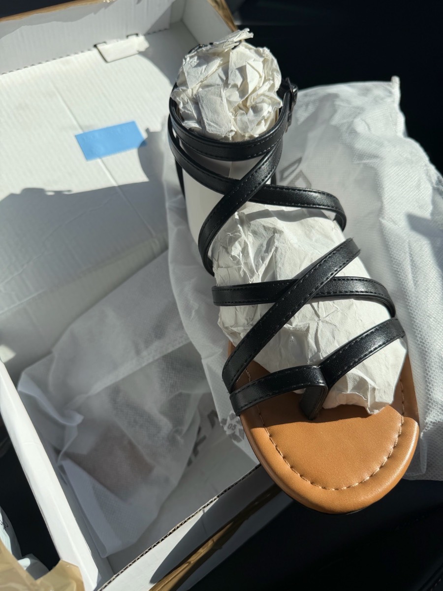Dream pairs sandals size 6