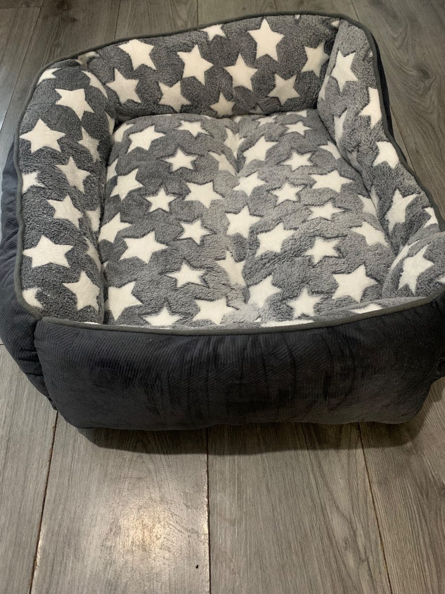 Medium dog bed