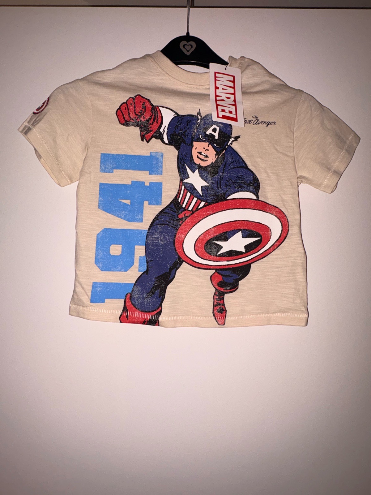 Marks and Spencer Marvel Avengers Captain America Cream Graphic T-Shirt Age 2-3 BNWT