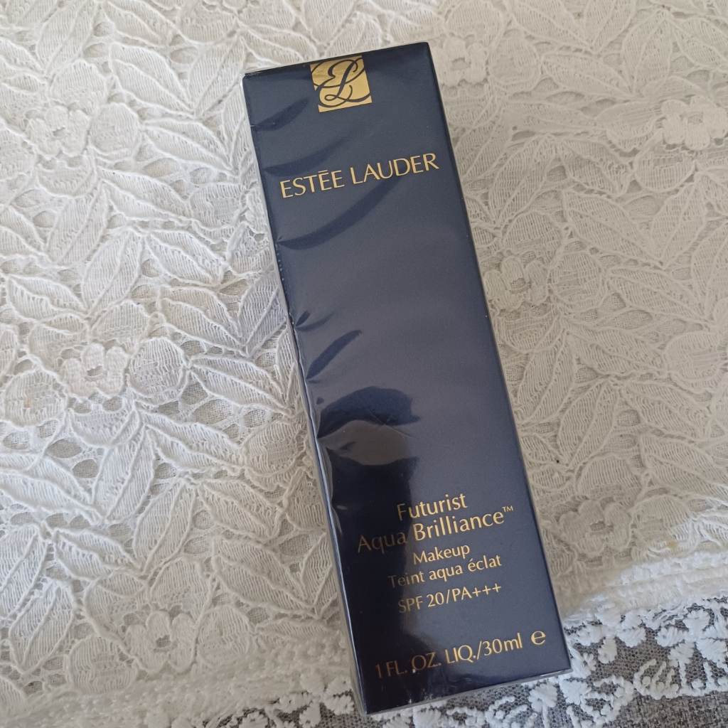 Estée Lauder Futurist Aqua Brilliance Makeup 1C1 Cool Bone SPF20/PA+++ 30ml – Sealed
