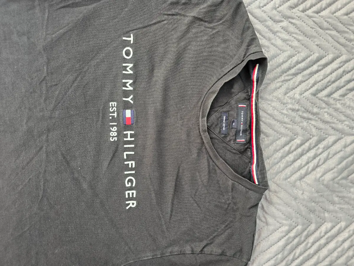 Tommy Hilfger T shirt size M
