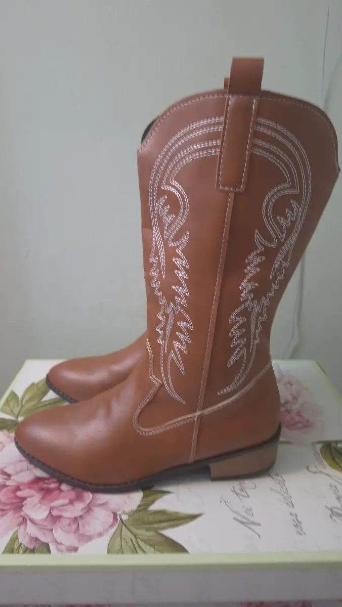 Ladies light brown mid calf cowboy boots size Uk 6