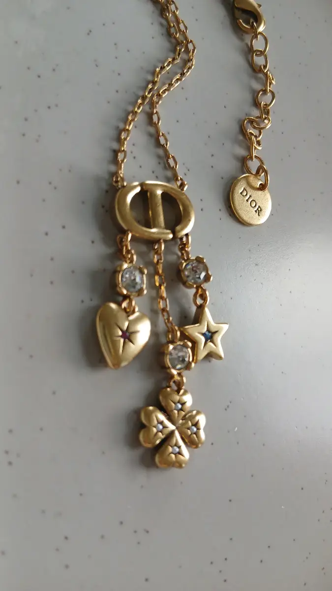 Gold-tone charm necklace - Adjustable length